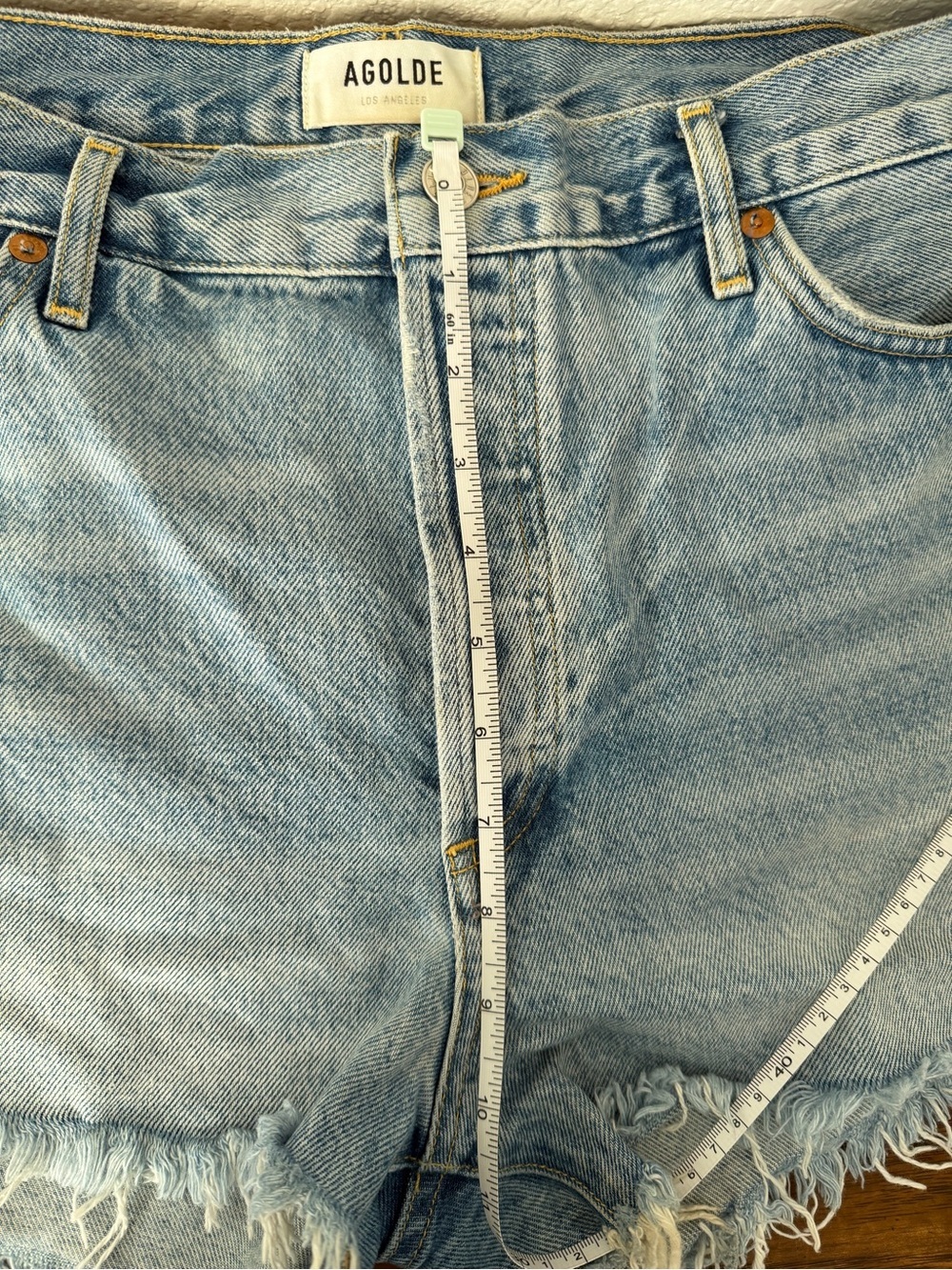 Agolde PARKER VINTAGE CUT OFF SHORT IN SWAPMEET - Picture 7 of 10